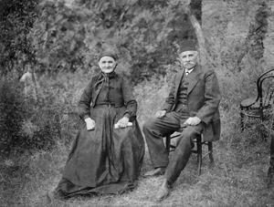 Αναμνηστική φωτογραφία του ζεύγους Πέτρη Μπαδραλέξη και Μαρίας Χατζησούλτα