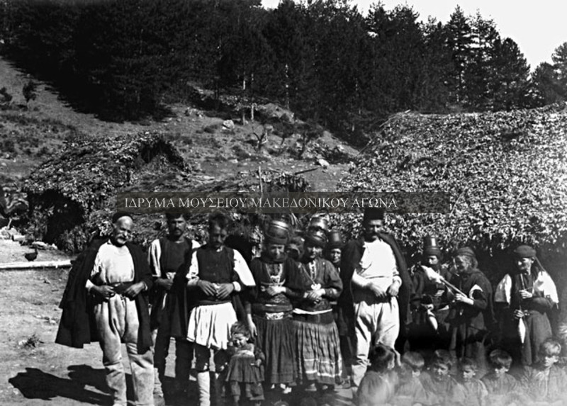 Αρβανιτοβλάχικος καλυβικός οικισμός κοντά στη Σαμαρία, 1930. (Παπαδημητρίου Ε.)