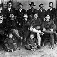 Ασπροποταμίτες στα Τρίκαλα 1910. (Κλιάφα Μ.)